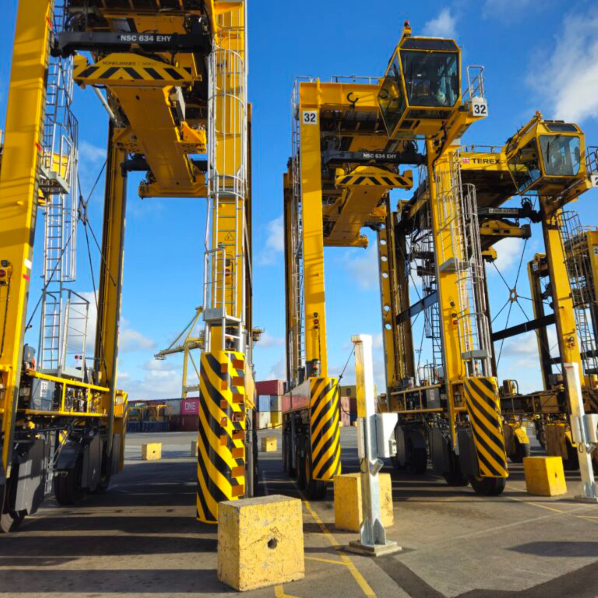 Straddle Carrier Shore Power Connection